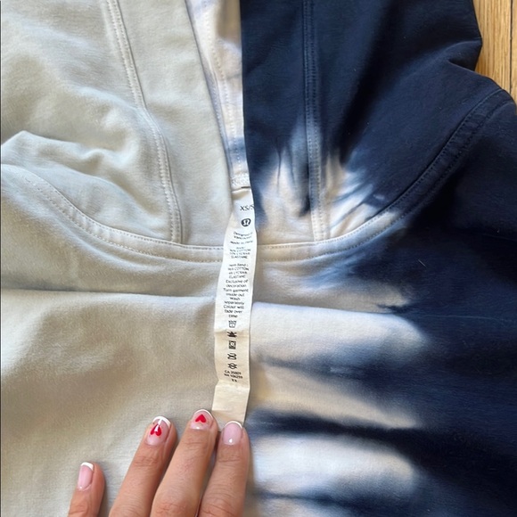 Lululemon oversized tie dye sweatshirt, hardly worn EUC - Picture 2 of 2
